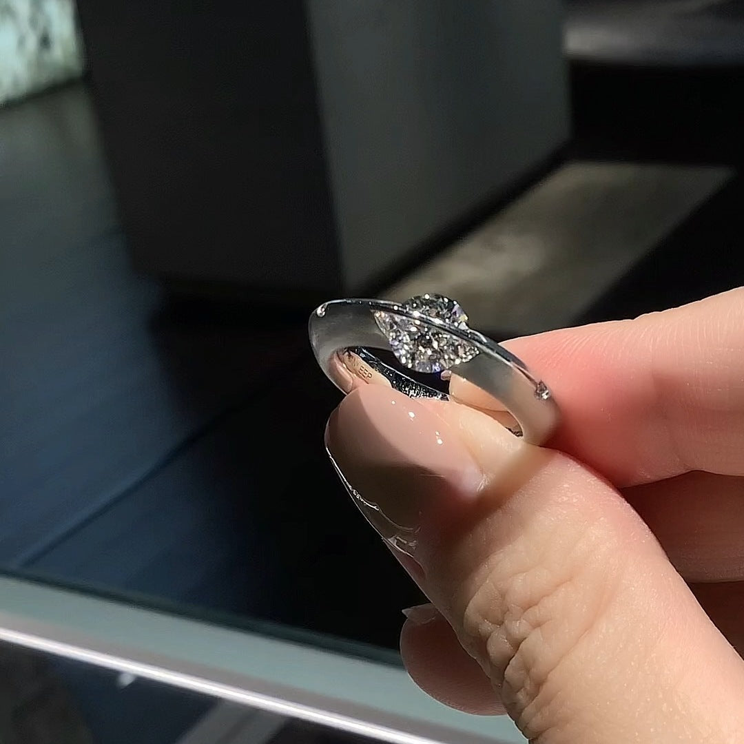 LjusCirkel – Handgjord ring i silver med roterande design och tidlös elegans